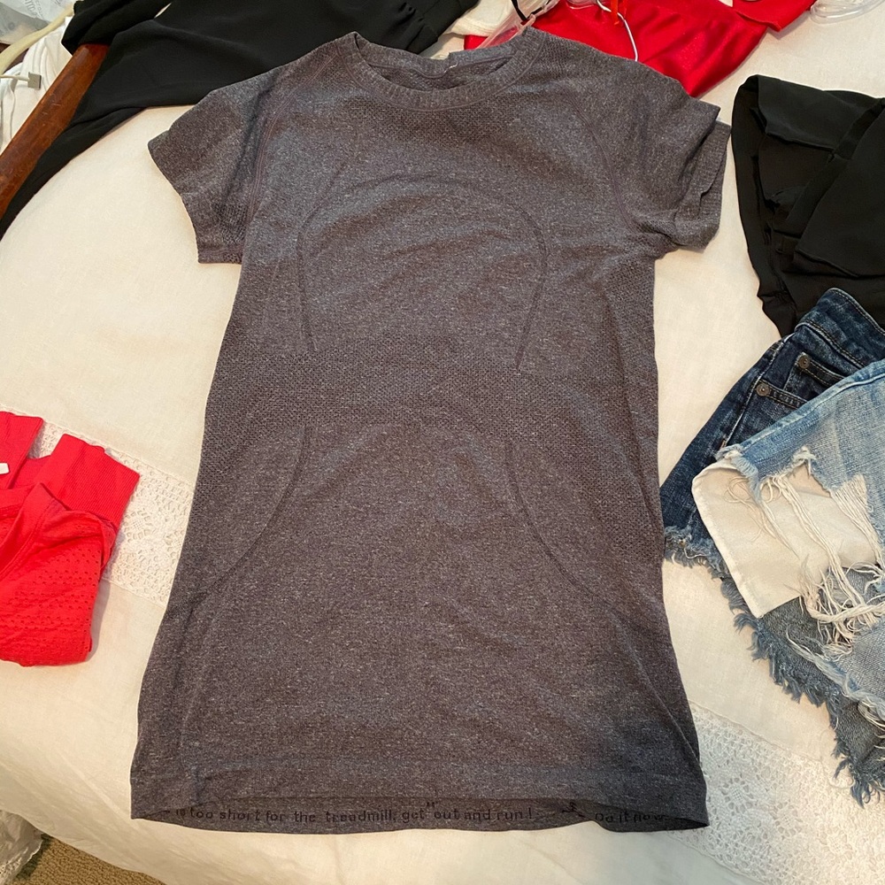 Lululemon swiftly shirt